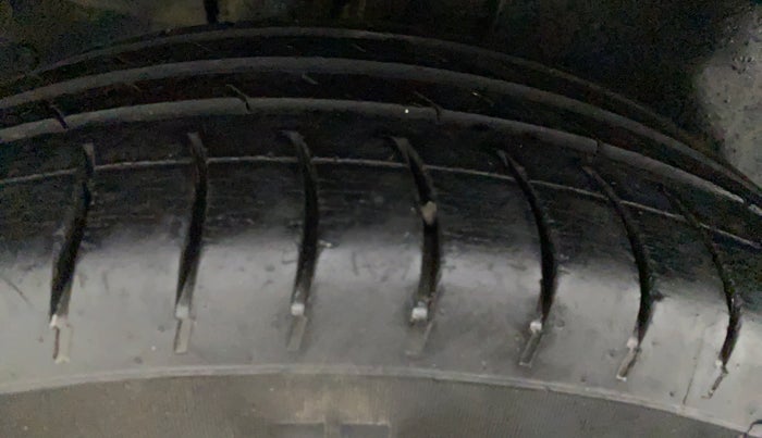 2013 Maruti Ertiga ZXI, Petrol, Manual, 67,515 km, Right Rear Tyre Tread