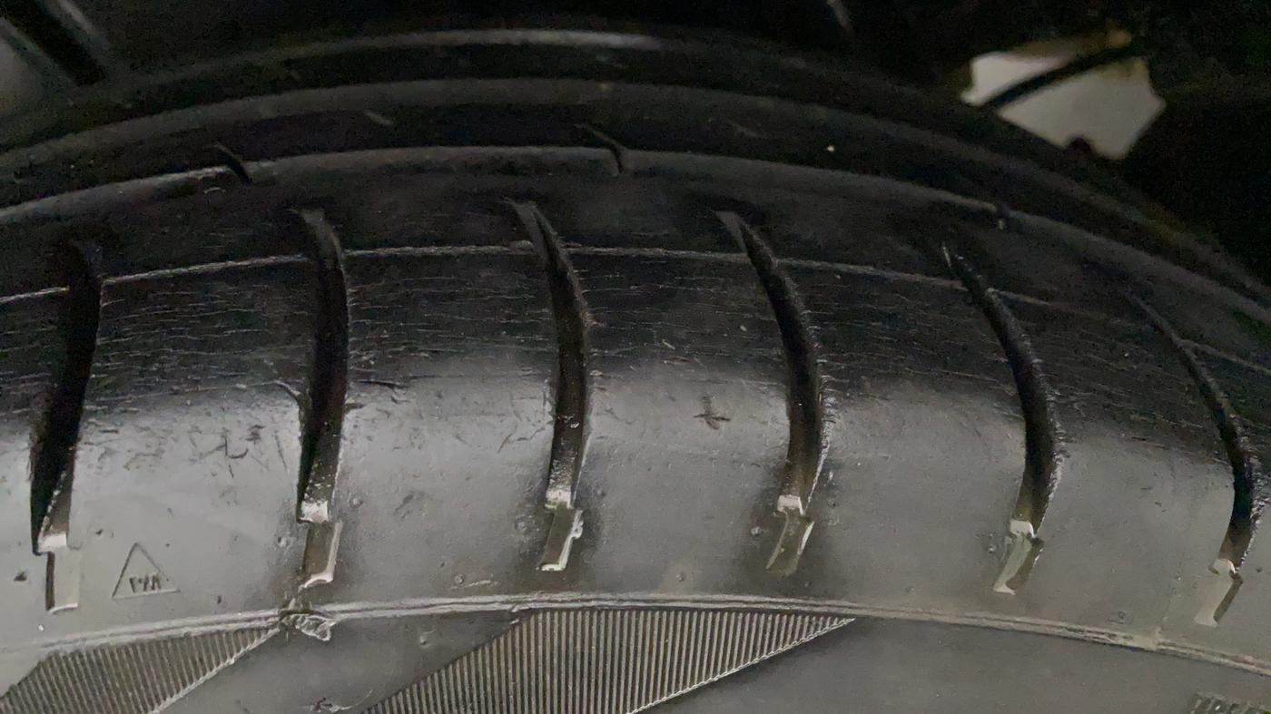 2013 Maruti Ertiga ZXI, Petrol, Manual, 67,515 km, Left Rear Tyre Tread