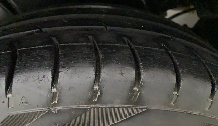 2013 Maruti Ertiga ZXI, Petrol, Manual, 67,515 km, Left Rear Tyre Tread