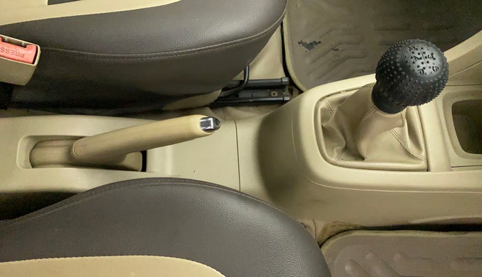 2013 Maruti Ertiga ZXI, Petrol, Manual, 67,515 km, Gear Lever