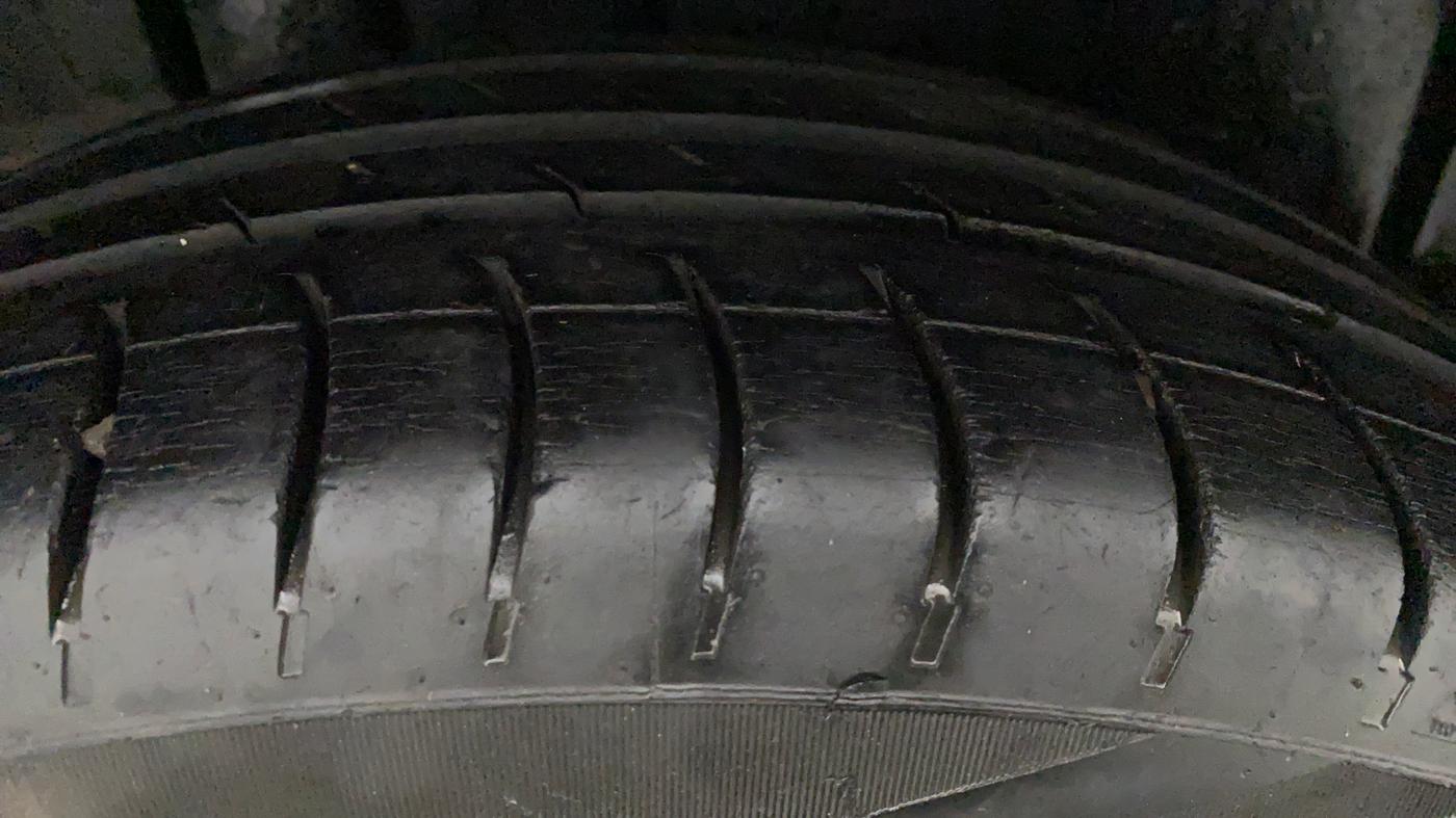 2013 Maruti Ertiga ZXI, Petrol, Manual, 67,515 km, Right Front Tyre Tread