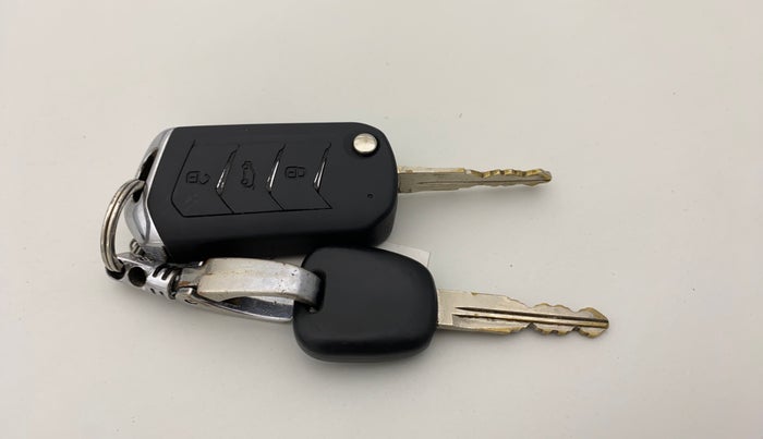 2020 Maruti Swift LXI, Petrol, Manual, 69,924 km, Key Close Up