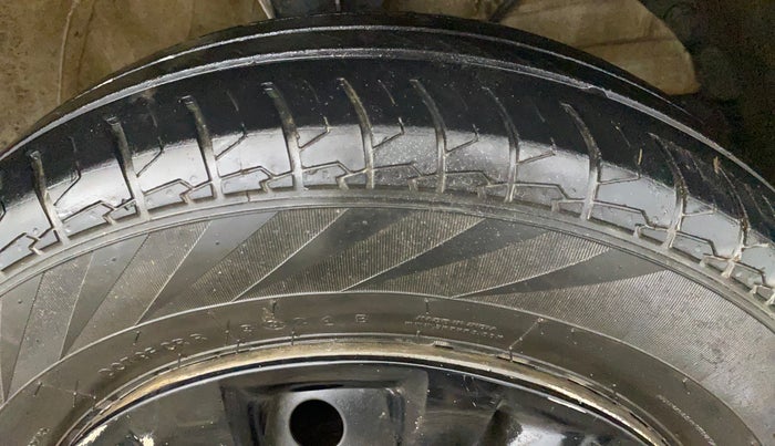 2020 Maruti Swift LXI, Petrol, Manual, 69,924 km, Right Front Tyre Tread