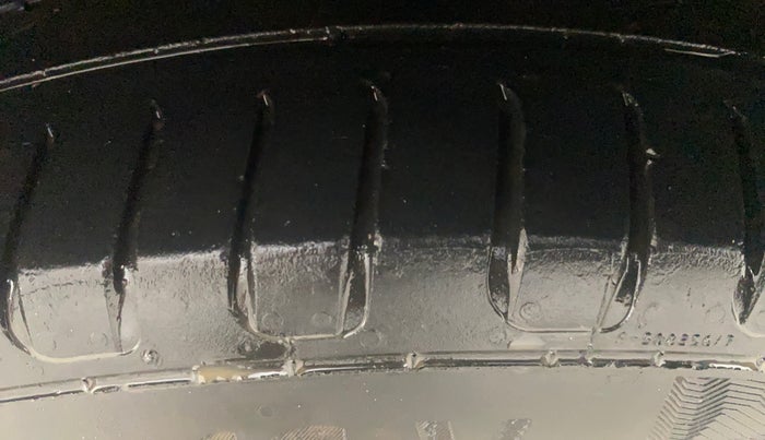 2018 Maruti Ciaz ALPHA 1.5 SHVS PETROL, Petrol, Manual, 82,356 km, Left Front Tyre Tread