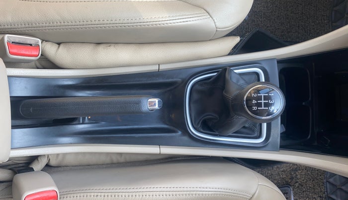 2018 Maruti Ciaz ALPHA 1.5 SHVS PETROL, Petrol, Manual, 82,356 km, Gear Lever