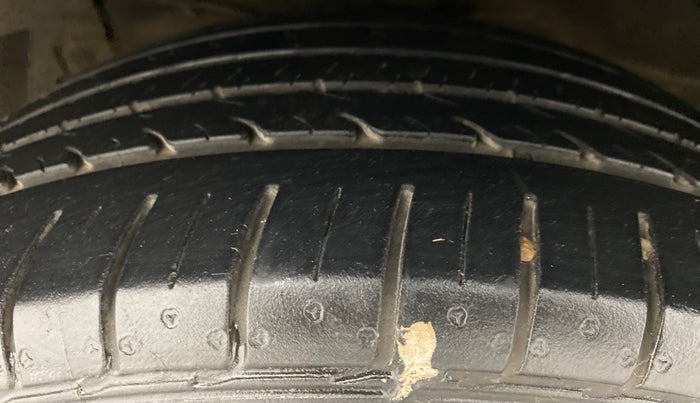 2021 Maruti Ciaz ALPHA 1.5 MT VTVT SHVS, Petrol, Manual, 25,910 km, Left Front Tyre Tread
