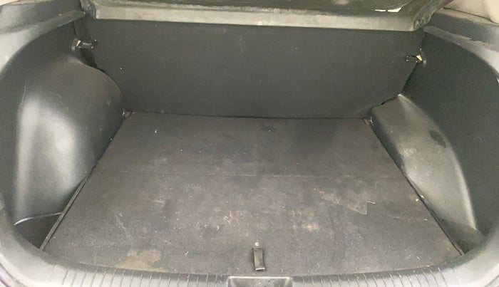 2015 Hyundai Creta SX PLUS 1.6 PETROL, Petrol, Manual, 96,391 km, Boot Inside