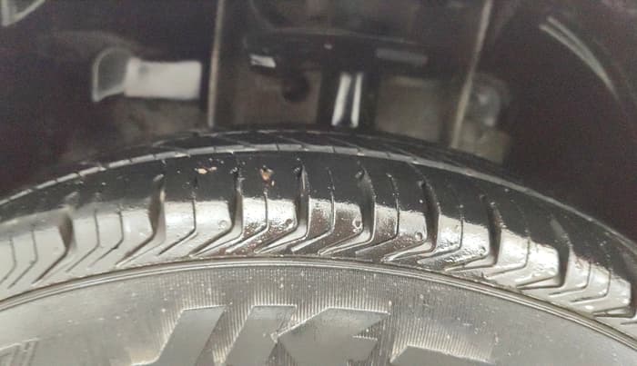 2016 Tata Tiago XE PETROL, CNG, Manual, 1,03,129 km, Left Front Tyre Tread