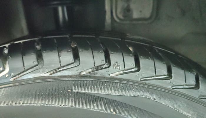 2016 Tata Tiago XE PETROL, CNG, Manual, 1,03,129 km, Right Rear Tyre Tread