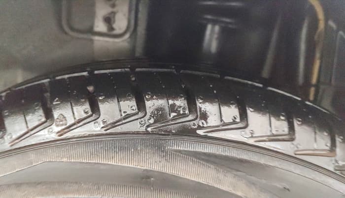 2016 Tata Tiago XE PETROL, CNG, Manual, 1,03,129 km, Left Rear Tyre Tread