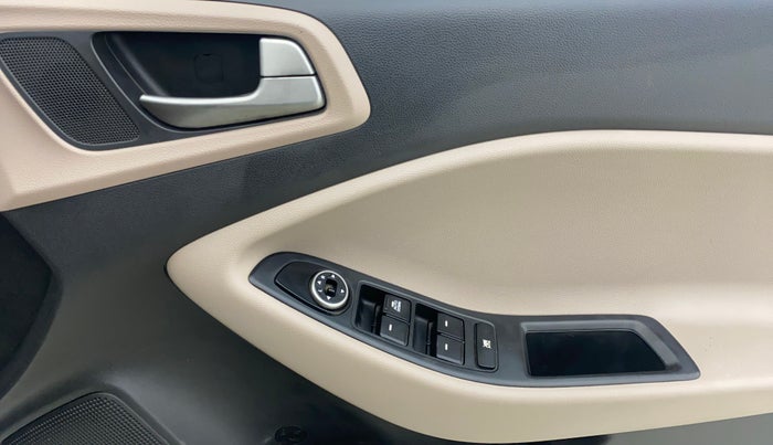 2016 Hyundai Elite i20 MAGNA 1.2, Petrol, Manual, 34,724 km, Driver Side Door Panels Control