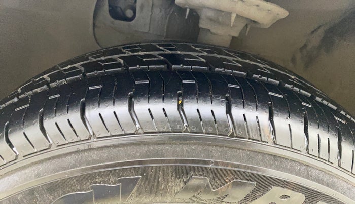 2016 Hyundai Elite i20 MAGNA 1.2, Petrol, Manual, 34,724 km, Left Front Tyre Tread