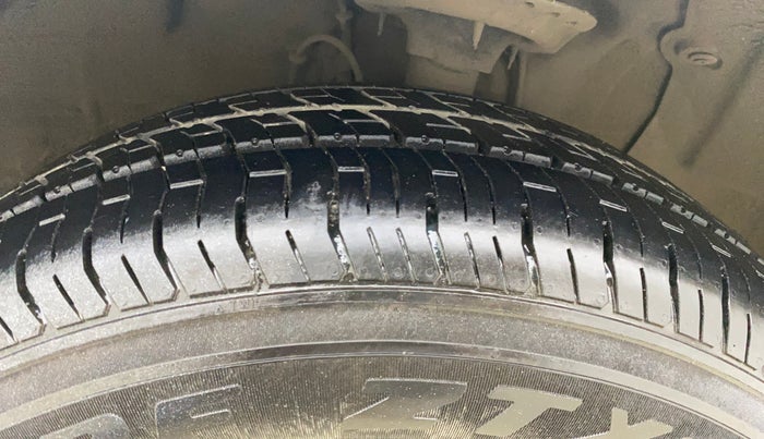 2016 Hyundai Elite i20 MAGNA 1.2, Petrol, Manual, 34,724 km, Right Front Tyre Tread