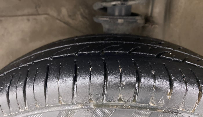 2010 Maruti Alto LXI, Petrol, Manual, 60,345 km, Left Front Tyre Tread