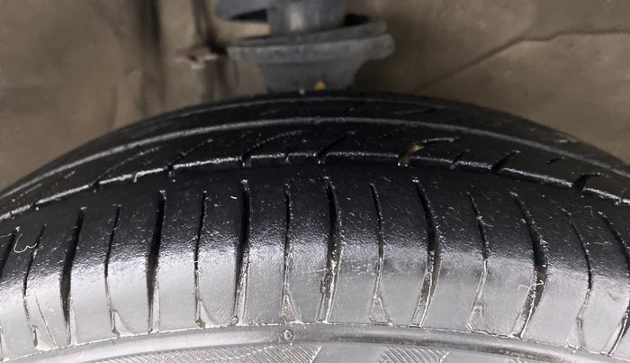 2010 Maruti Alto LXI, Petrol, Manual, 60,345 km, Right Front Tyre Tread