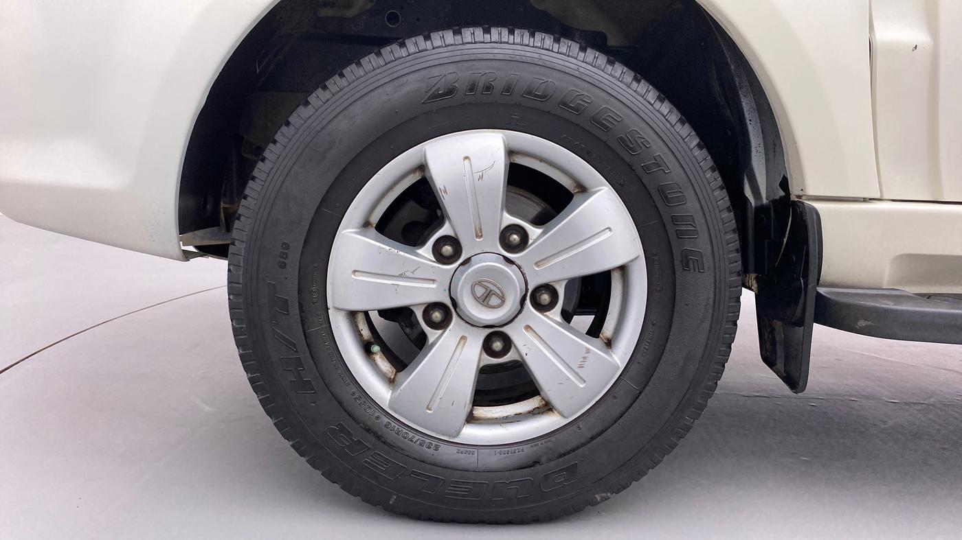 2017 Tata Safari Storme 2.2 VX 4X2, Diesel, Manual, 44,522 km, Left Front Wheel