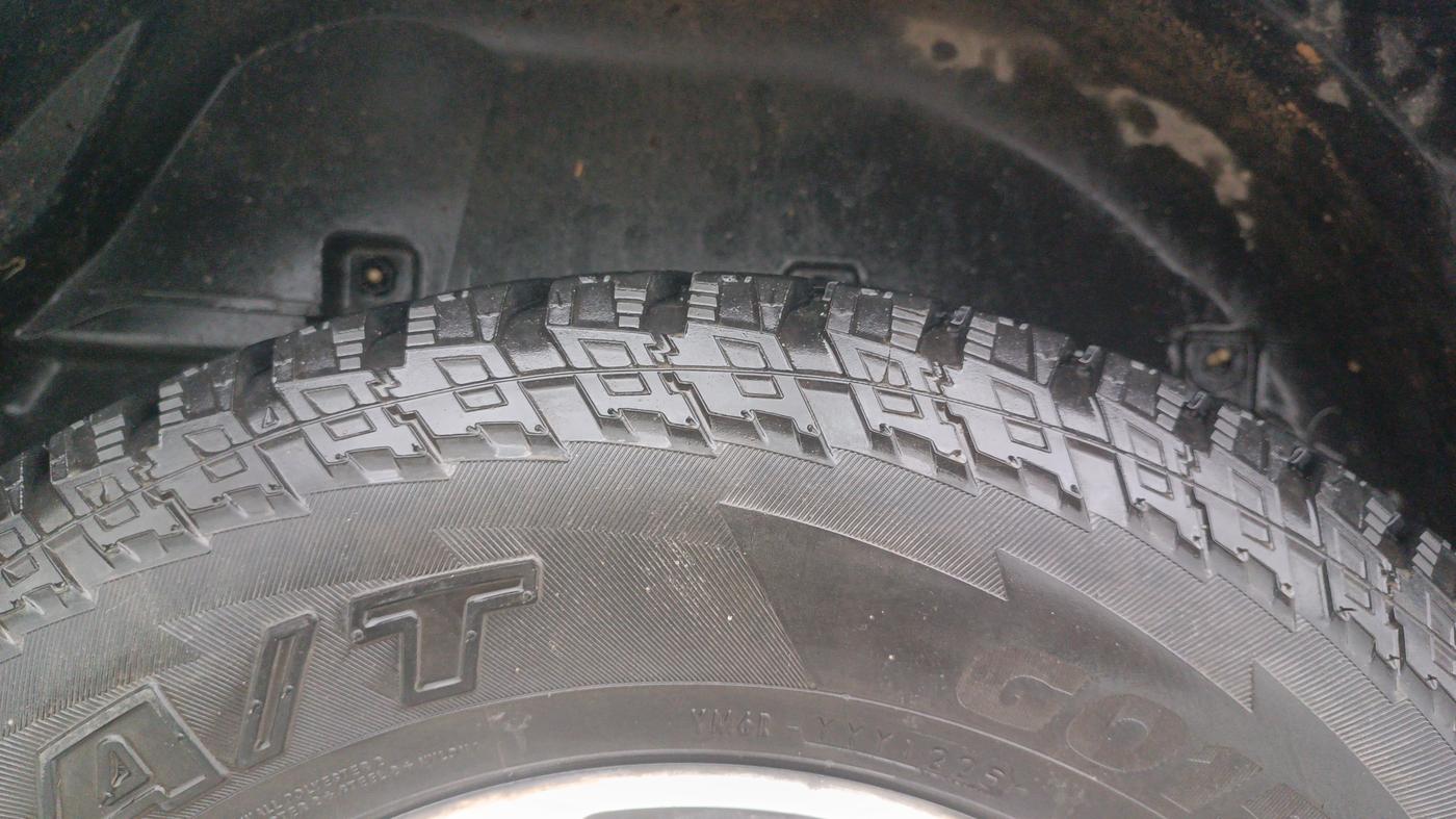 2018 Tata Hexa XMA 4X2 7 STR, Diesel, Automatic, 57,907 km, Right Rear Tyre Tread