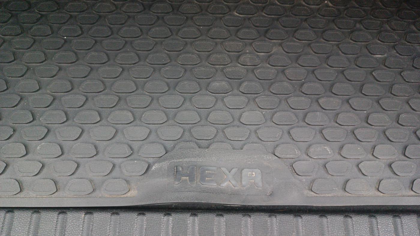 2018 Tata Hexa XMA 4X2 7 STR, Diesel, Automatic, 57,907 km, Boot Inside
