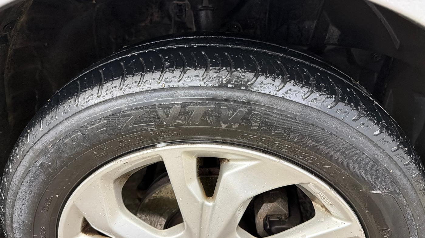2018 Honda Amaze 1.2L I-VTEC V CVT, Petrol, Automatic, 42,649 km, Right Front Tyre Tread