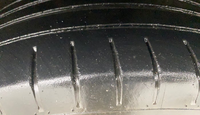 2021 Maruti Baleno ZETA PETROL 1.2, Petrol, Manual, 1,01,255 km, Right Front Tyre Tread