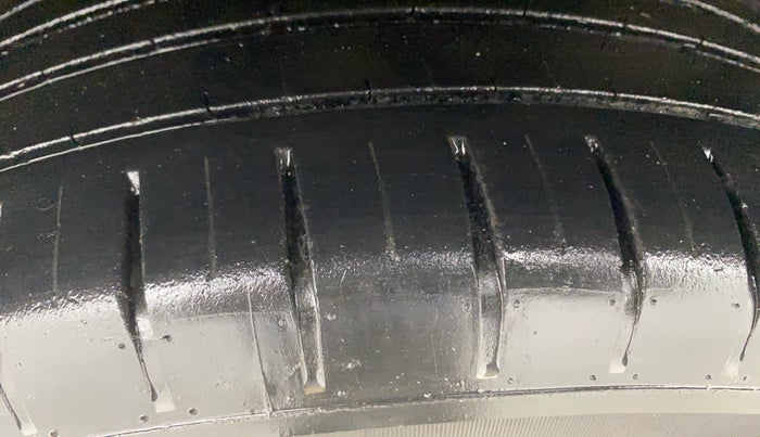 2021 Maruti Baleno ZETA PETROL 1.2, Petrol, Manual, 1,01,255 km, Right Rear Tyre Tread