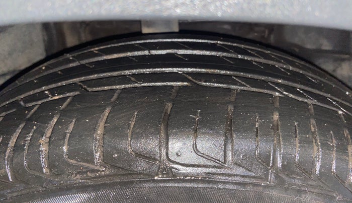 2024 Tata NEXON FEARLESS + SUNROOF AMT DUAL TONE 1.5 DIESEL, Diesel, Automatic, 39,493 km, Right Front Tyre Tread