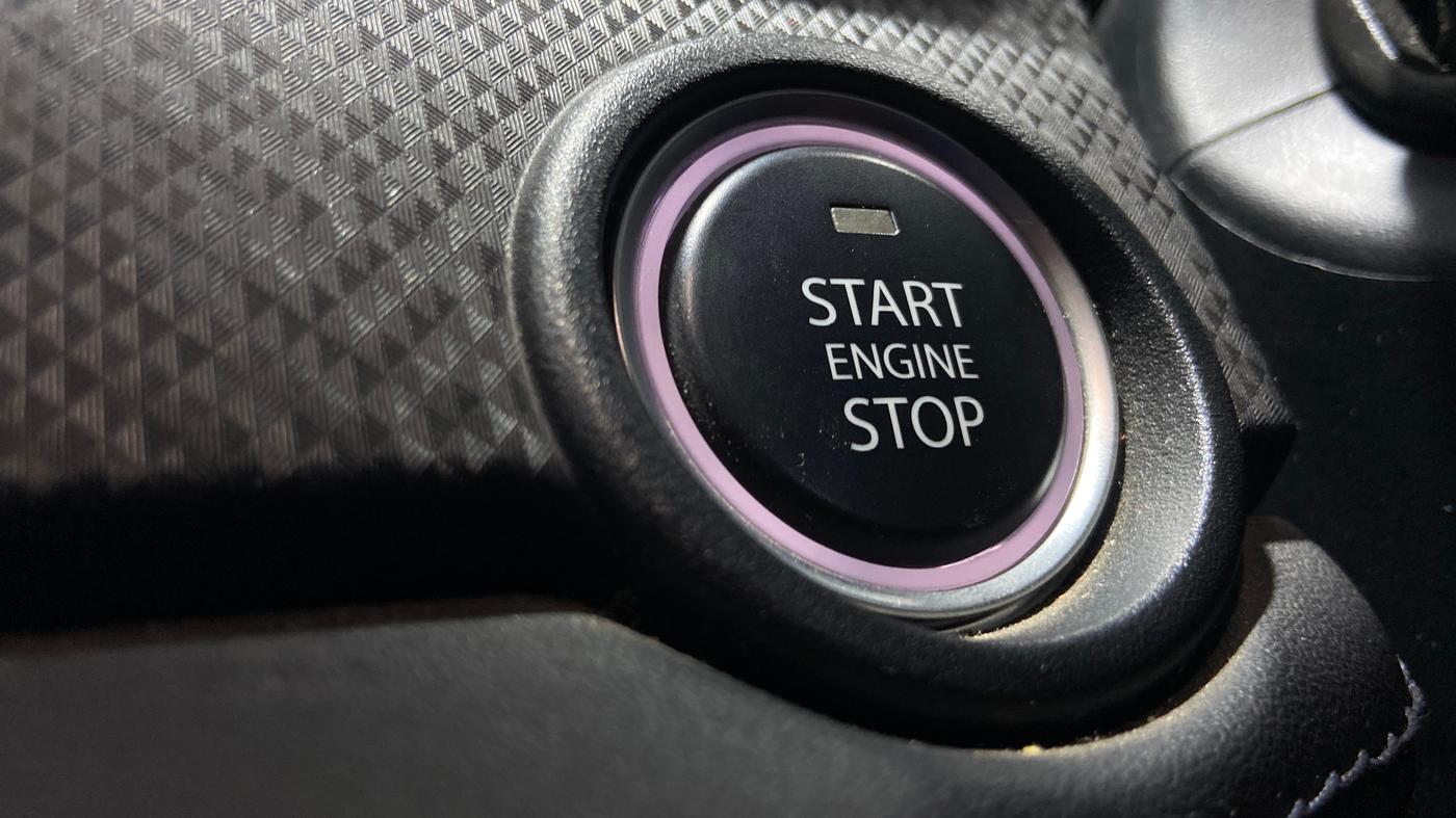 2024 Tata NEXON FEARLESS + SUNROOF AMT DUAL TONE 1.5 DIESEL, Diesel, Automatic, 39,493 km, Keyless Start/ Stop Button