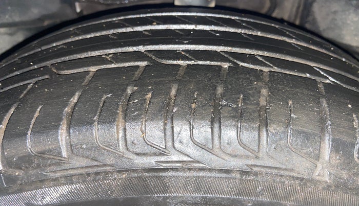 2024 Tata NEXON FEARLESS + SUNROOF AMT DUAL TONE 1.5 DIESEL, Diesel, Automatic, 39,493 km, Left Front Tyre Tread