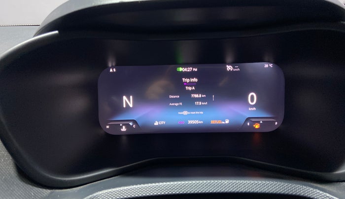 2024 Tata NEXON FEARLESS + SUNROOF AMT DUAL TONE 1.5 DIESEL, Diesel, Automatic, 39,493 km, Odometer Image