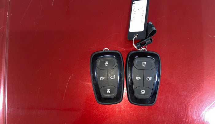 2024 Tata NEXON FEARLESS + SUNROOF AMT DUAL TONE 1.5 DIESEL, Diesel, Automatic, 39,493 km, Key Close Up