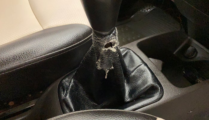 2017 Hyundai Eon ERA PLUS, Petrol, Manual, 42,950 km, Gear lever - Boot cover slightly torn