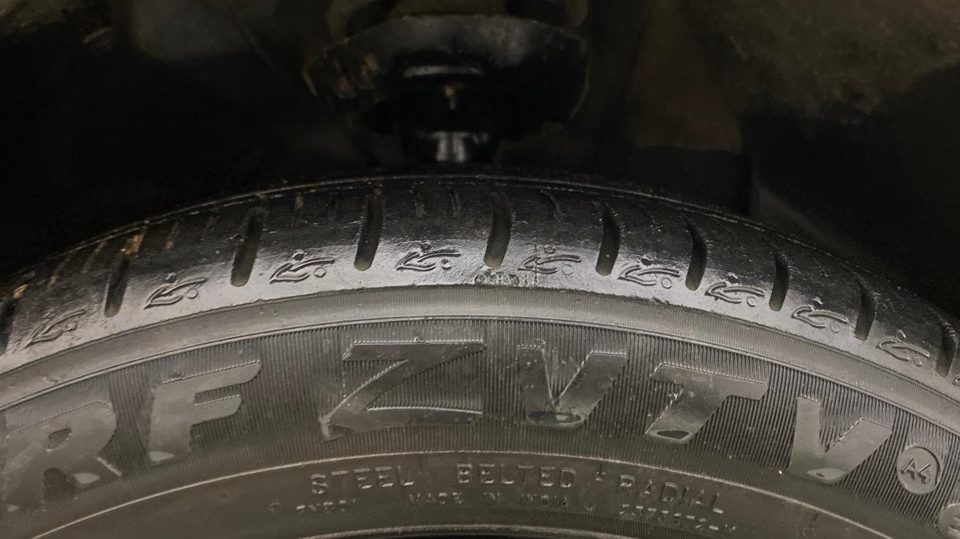 2023 Hyundai AURA SX 1.2, Petrol, Manual, 25,986 km, Right Front Tyre Tread