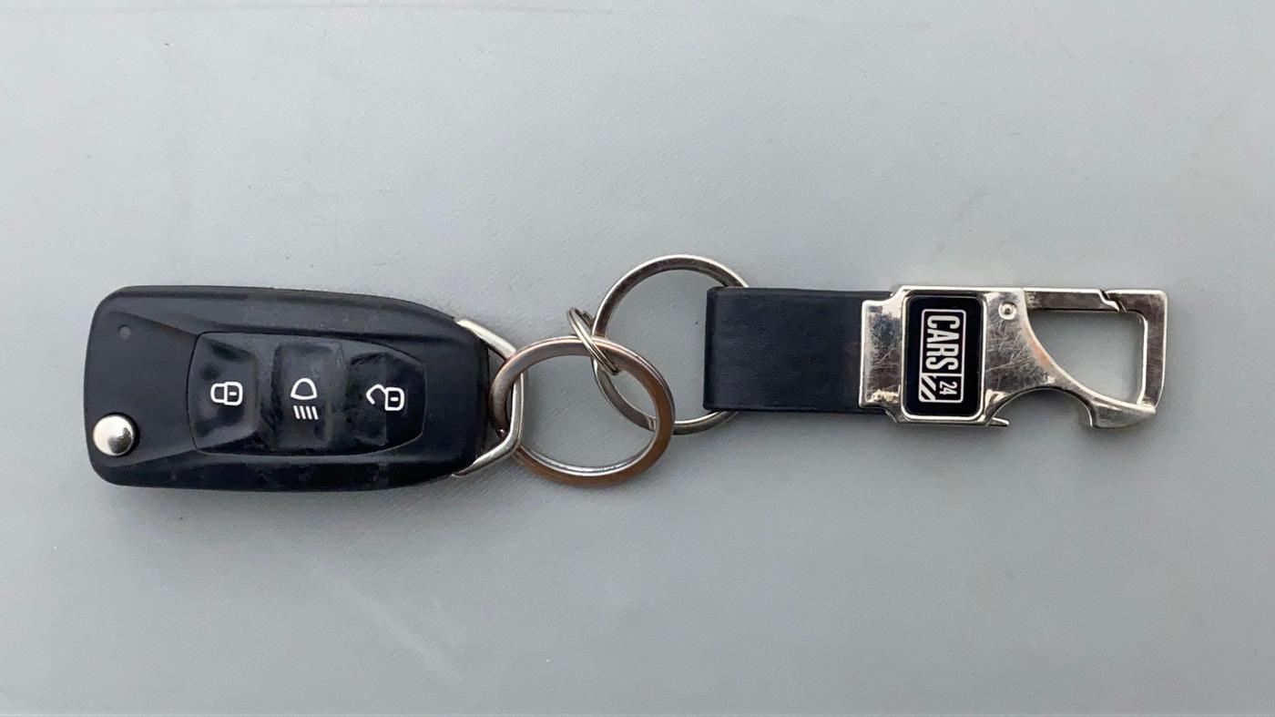 2019 Tata NEXON XT 1.2, Petrol, Manual, 25,080 km, Key Close Up