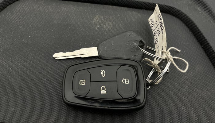 2021 Tata TIAGO NRG XZ AMT, Petrol, Automatic, 32,006 km, Key Close Up