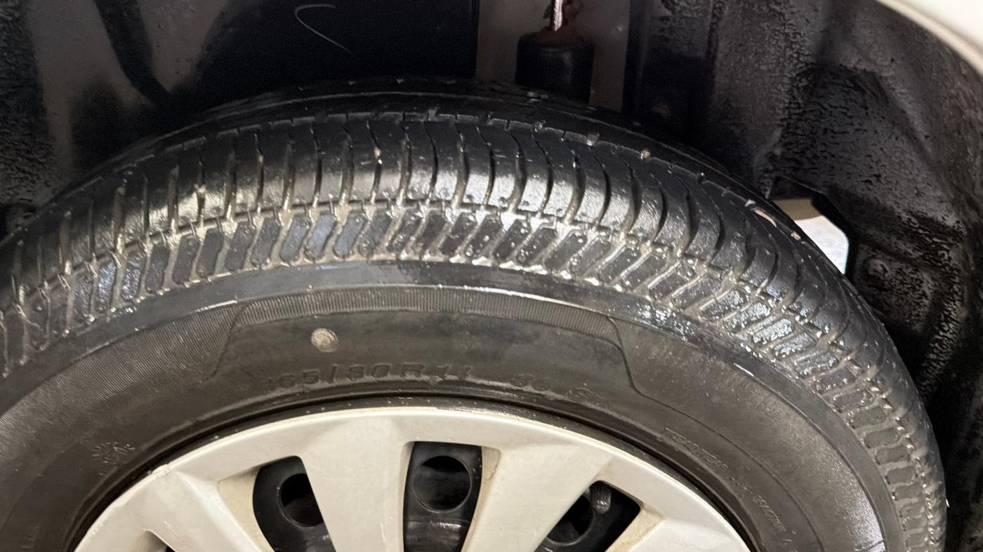 2016 Maruti Swift Dzire VXI (O), Petrol, Manual, 25,121 km, Left Rear Tyre Tread