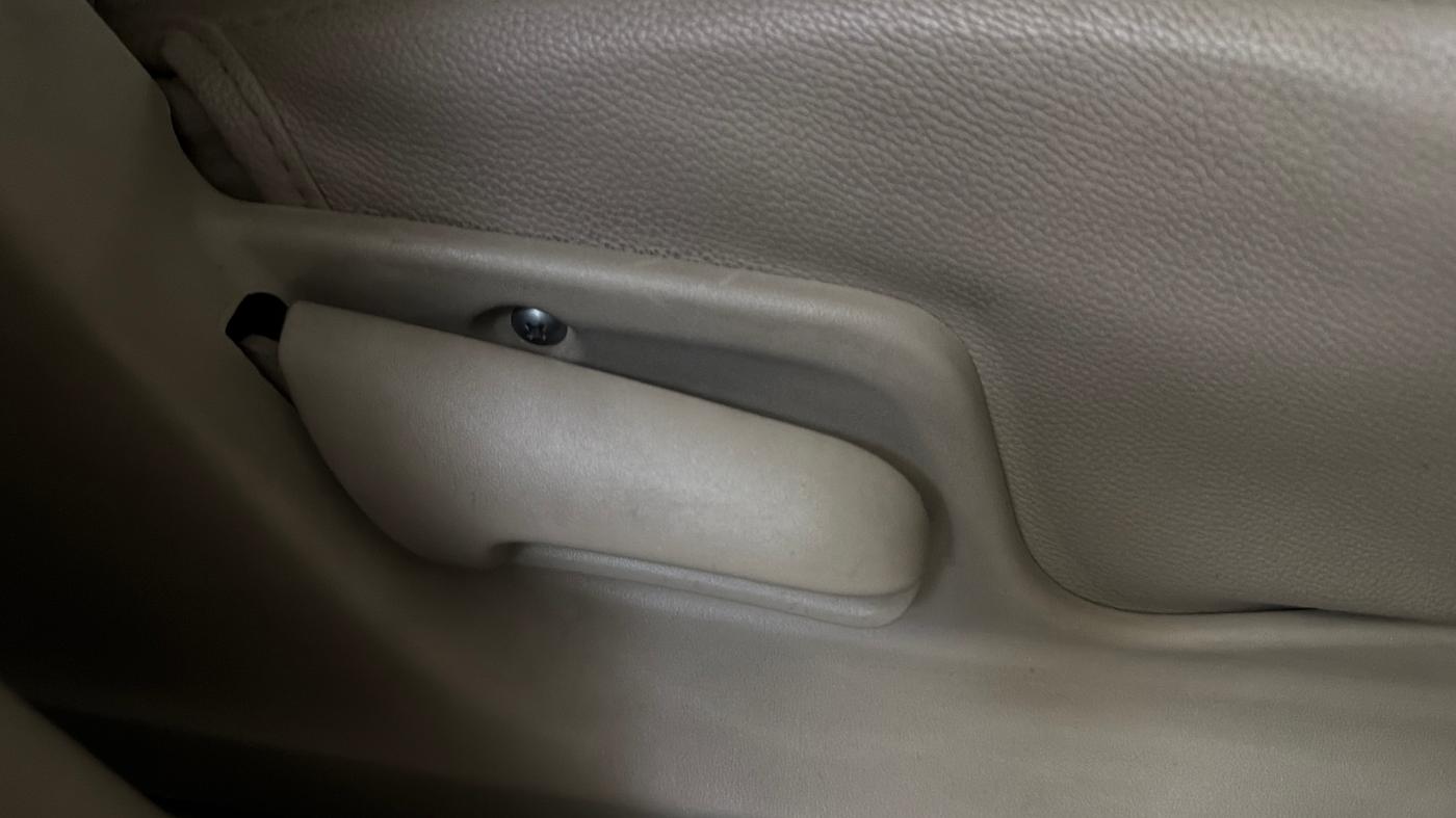 2016 Maruti Swift Dzire VXI (O), Petrol, Manual, 25,121 km, Driver Side Adjustment Panel