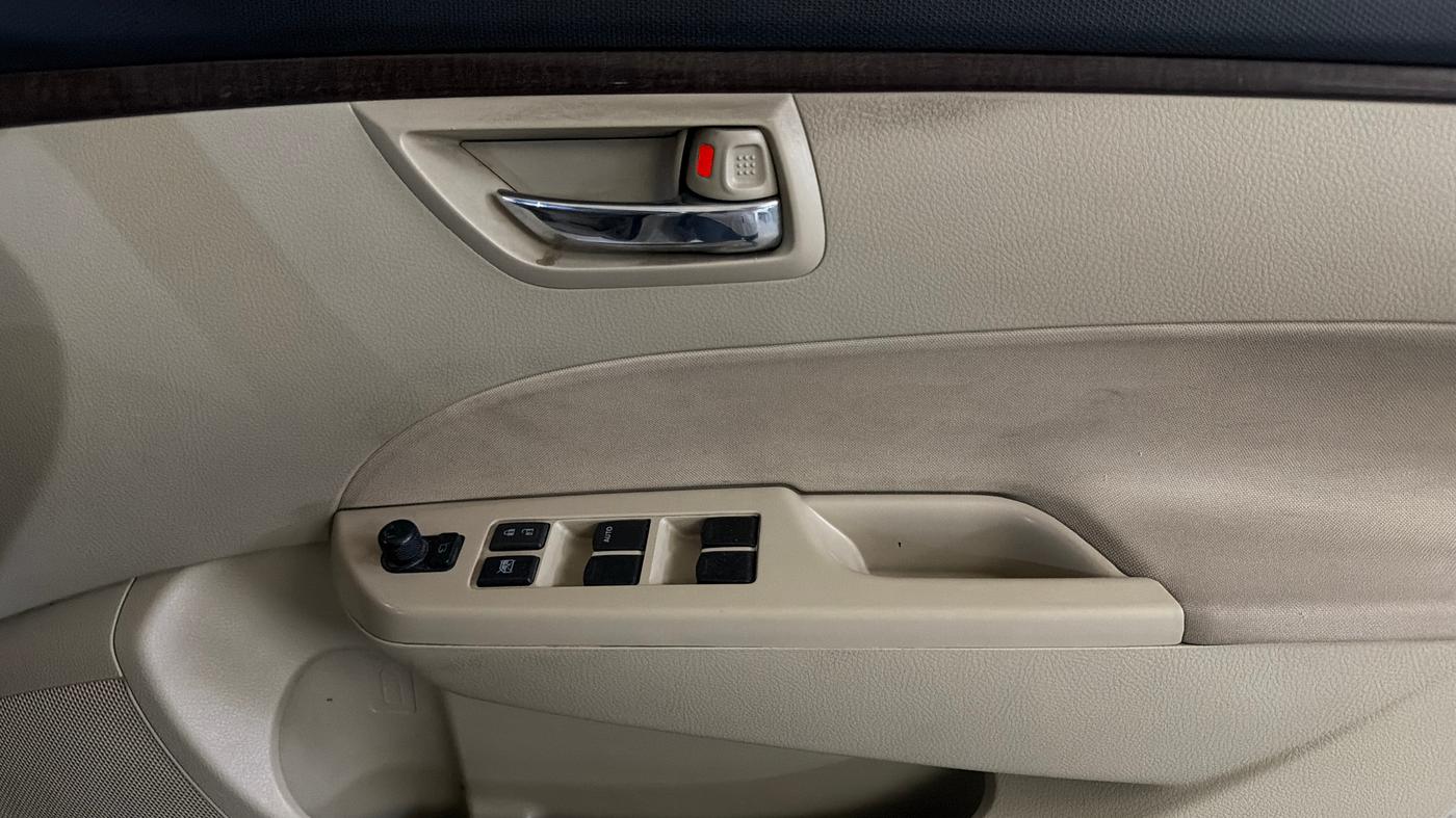 2016 Maruti Swift Dzire VXI (O), Petrol, Manual, 25,121 km, Driver Side Door Panels Control