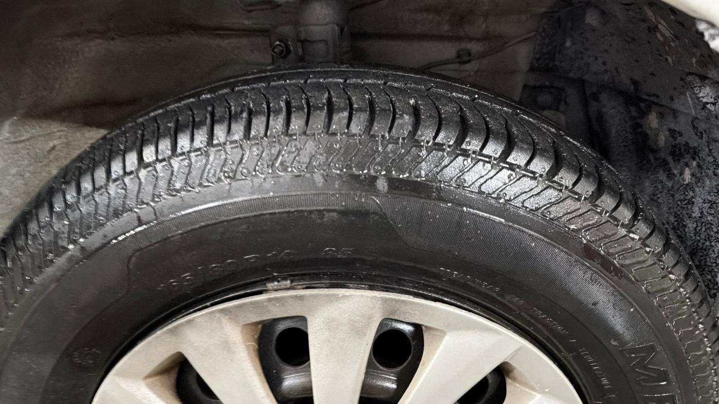 2016 Maruti Swift Dzire VXI (O), Petrol, Manual, 25,121 km, Right Front Tyre Tread