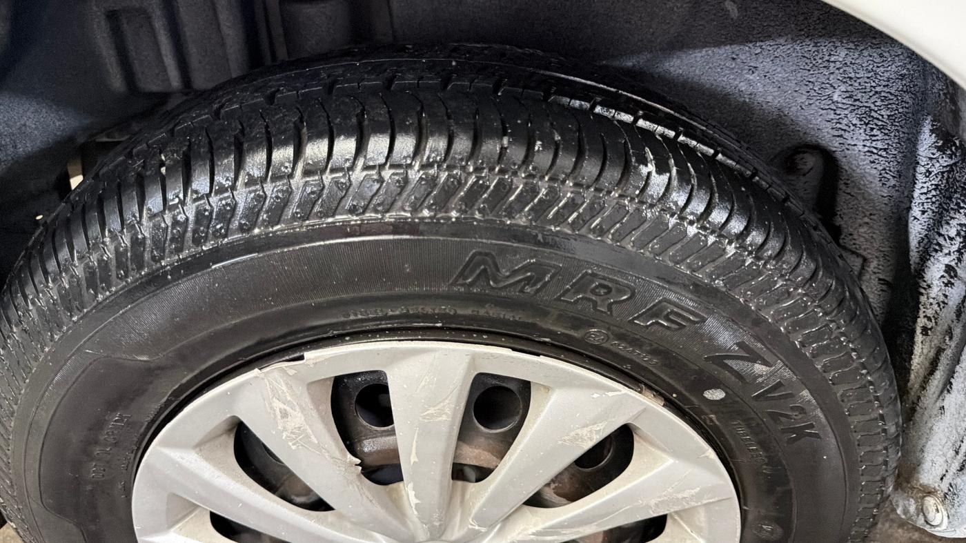 2016 Maruti Swift Dzire VXI (O), Petrol, Manual, 25,121 km, Right Rear Tyre Tread