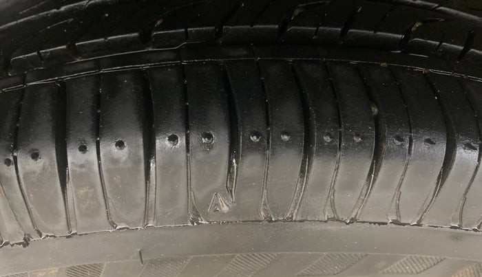 2013 Chevrolet Beat LS PETROL, Petrol, Manual, 34,880 km, Right Rear Tyre Tread