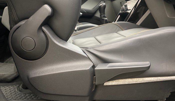 2022 Skoda KUSHAQ STYLE 1.0L TSI MT, Petrol, Manual, 29,188 km, Driver Side Adjustment Panel