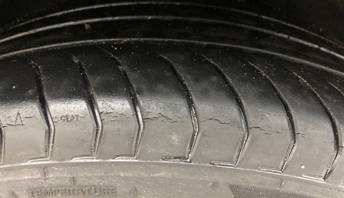 2022 Skoda KUSHAQ STYLE 1.0L TSI MT, Petrol, Manual, 29,188 km, Right Front Tyre Tread