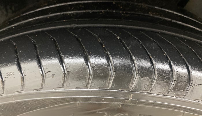 2022 Skoda KUSHAQ STYLE 1.0L TSI MT, Petrol, Manual, 29,188 km, Left Front Tyre Tread