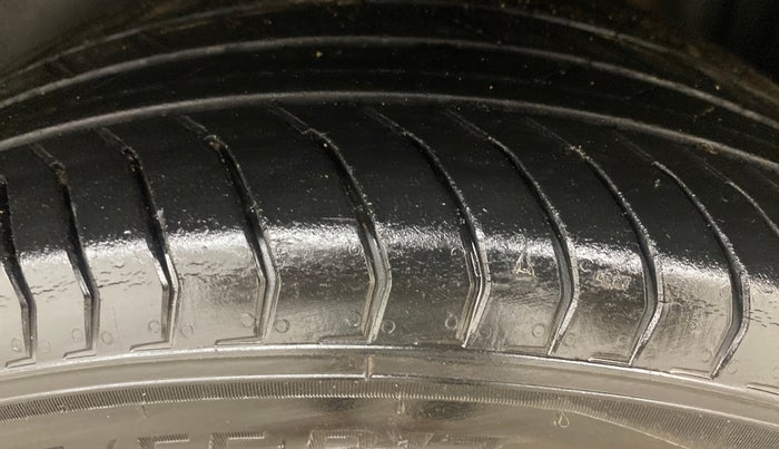 2022 Skoda KUSHAQ STYLE 1.0L TSI MT, Petrol, Manual, 29,188 km, Left Rear Tyre Tread