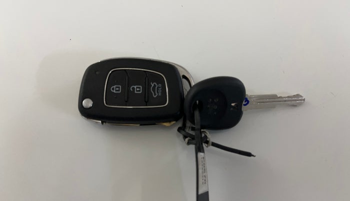 2020 Hyundai AURA S 1.2 AMT, Petrol, Automatic, 47,895 km, Key Close Up