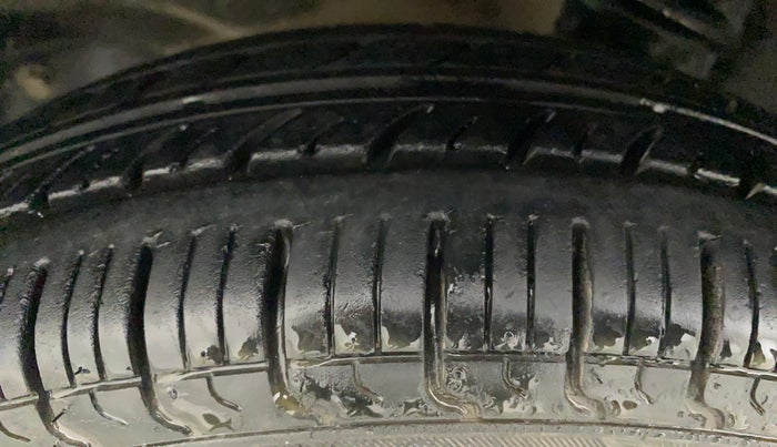 2012 Maruti Alto 800 LXI, Petrol, Manual, 64,306 km, Left Front Tyre Tread