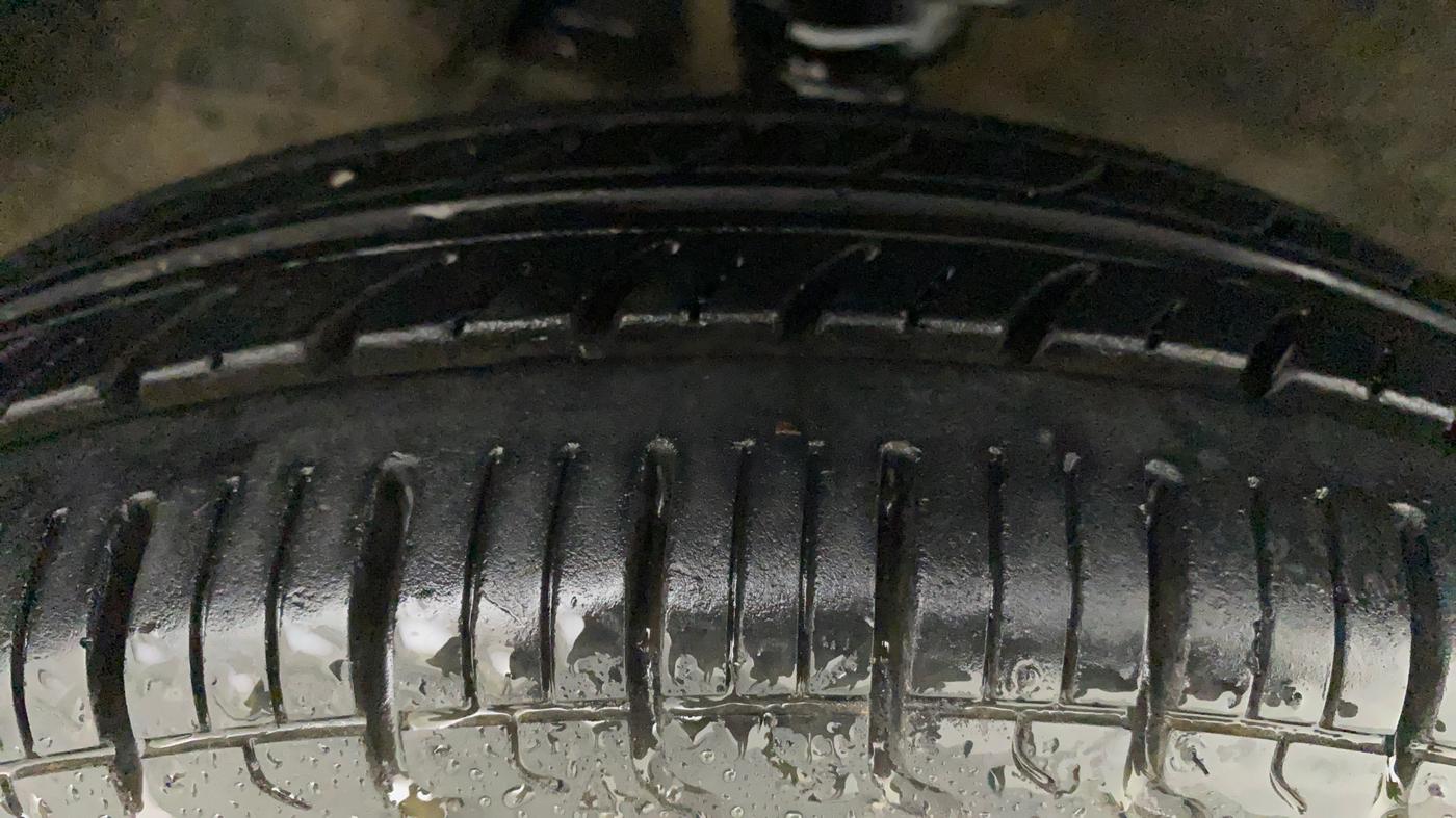 2012 Maruti Alto 800 LXI, Petrol, Manual, 64,306 km, Right Front Tyre Tread