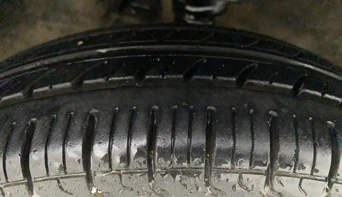 2012 Maruti Alto 800 LXI, Petrol, Manual, 64,306 km, Right Front Tyre Tread