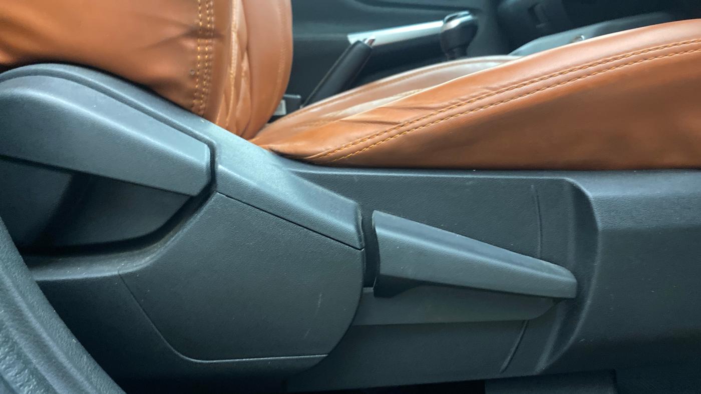 2021 Nissan MAGNITE XV PREMIUM TURBO, Petrol, Manual, 60,626 km, Driver Side Adjustment Panel