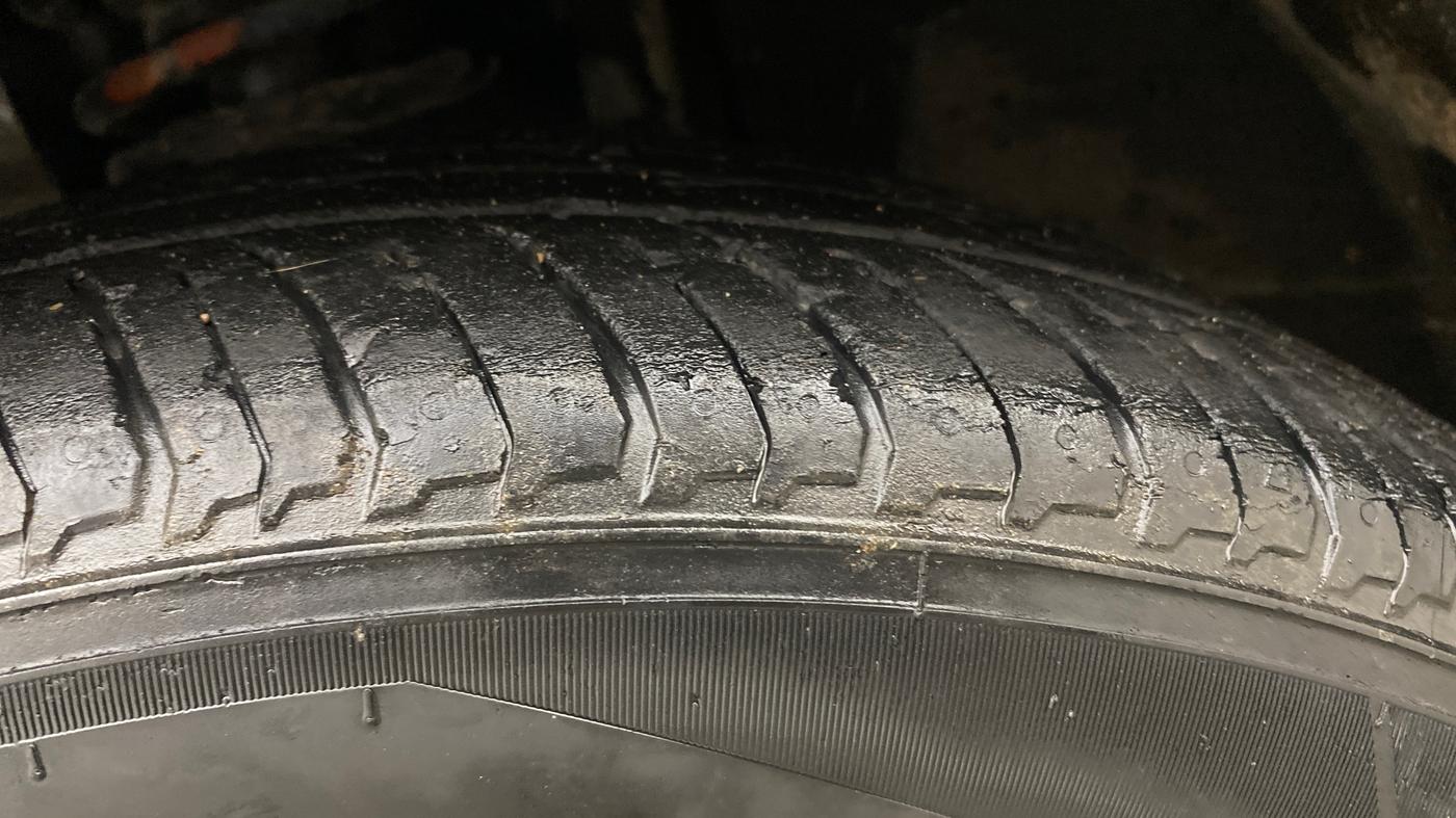 2021 Nissan MAGNITE XV PREMIUM TURBO, Petrol, Manual, 60,626 km, Left Front Tyre Tread